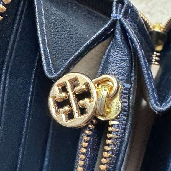 Tory Burch black/navy zippered long leather wallet w/ coin section & dustbag EUC - Picture 5 of 9